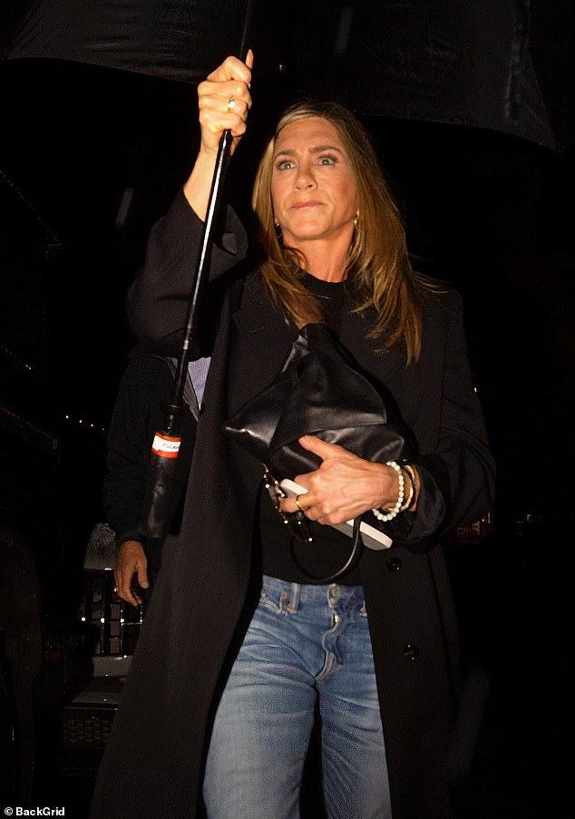 News Room : Jennifer Aniston enjoys date night with hypnotist