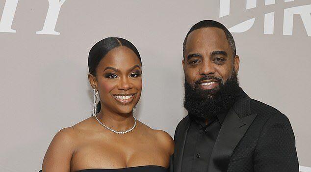 News Room : Kandi Burruss and ex Todd reunite for daughter’s birthday after announcing end of their 11-year marriage News Room Kandi Burruss and ex Todd reunite for