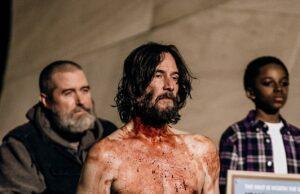 News Room : Keanu Reeves, 61, flaunts buff body as he strips down to UNDERWEAR for blood-soaked Waiting for Godot encore