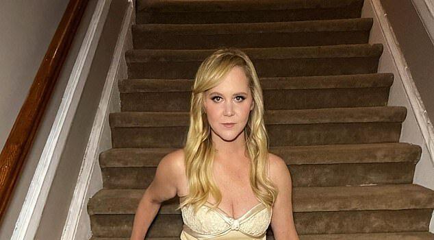 News Room : Amy Schumer shows off dramatic weight loss in mini-dress and continues to ditch wedding ring amid divorce rumors News Room Amy Schumer shows off dramatic weight loss