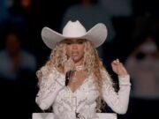 News Room : Lainey Wilson accused of copying Beyonce’s Christmas halftime show News Room Lainey Wilson accused of copying Beyonces Christmas