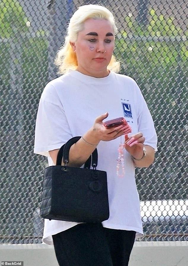 News Room : Amanda Bynes unveils latest body modification after