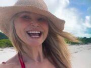 News Room Christie Brinkley 71 shows off cleavage in