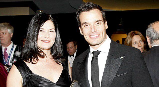 News Room Iconic 90s femme fatale Men In Black