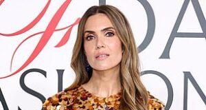 News Room : Mandy Moore, Chrissy Teigen and more celebrities speak out after US border patrol agent fatally shoots nurse in Minneapolis: ‘This is terrifying territory’