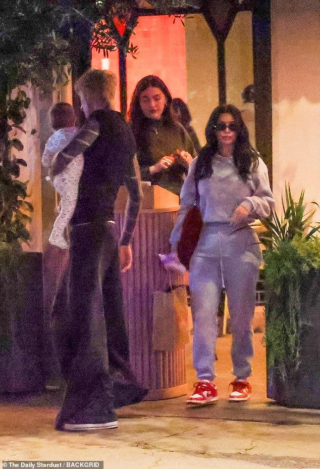 News Room : Megan Fox and Machine Gun Kelly REUNITE