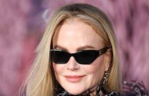 News Room Nicole Kidman reveals her wig again at