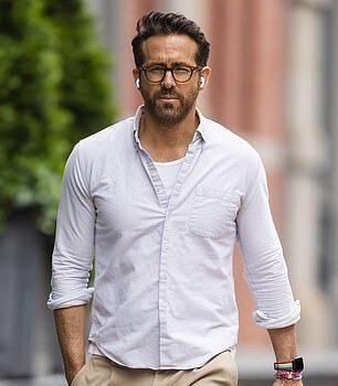 News Room : Ryan Reynolds TORCHED by fans over ‘cringe’ email he allegedly sent to It Ends With Us author Colleen Hoover News Room Ryan Reynolds TORCHED by fans over cringe