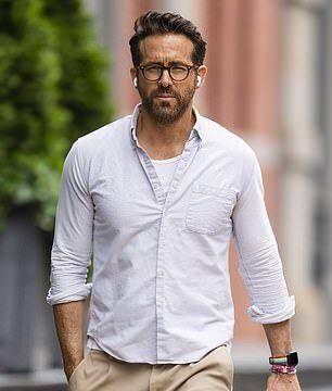 News Room : Ryan Reynolds TORCHED by fans over ‘cringe’ email he allegedly sent to It Ends With Us author Colleen Hoover News Room Ryan Reynolds TORCHED by fans over cringe