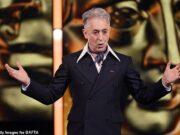 News Room : BAFTAs host Alan Cumming thanks audience for understanding as Tourette’s sufferer yells racial slurs during ceremony before leaving halfway through News Room BAFTAs host Alan Cumming thanks audience for