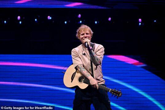 News Room Ed Sheeran stuns crowd as he puts