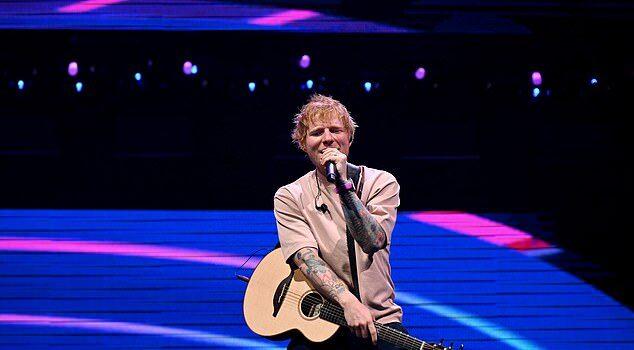 News Room Ed Sheeran stuns crowd as he puts