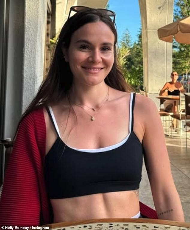 News Room : Holly Ramsay showcases her abs in a