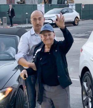 News Room Neil Sedakas final photo revealed Singer pictured