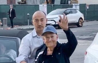 News Room Neil Sedakas final photo revealed Singer pictured