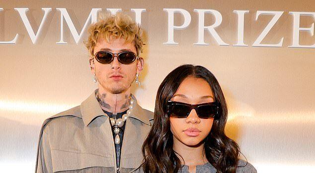 News Room Awkward moment Machine Gun Kelly corrects photographer
