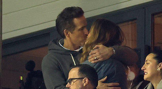 News Room Blake Lively plants passionate kiss on Ryan