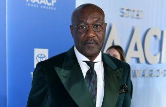 News Room Delroy Lindo receives a standing ovation as