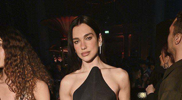News Room Dua Lipa is the epitome of chic