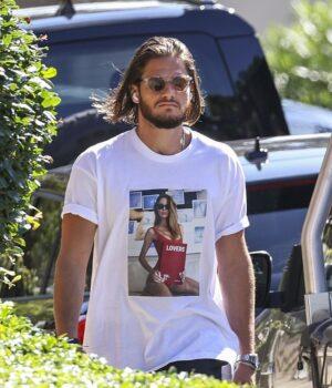 News Room : Her biggest fan! Cringeworthy moment Dina Broadhurst’s new beau wears a T-shirt emblazoned with her photo as they step out for a date in Double Bay News Room Her biggest fan Cringeworthy moment Dina Broadhursts