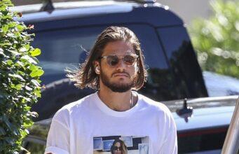 News Room : Her biggest fan! Cringeworthy moment Dina Broadhurst’s new beau wears a T-shirt emblazoned with her photo as they step out for a date in Double Bay News Room Her biggest fan Cringeworthy moment Dina Broadhursts