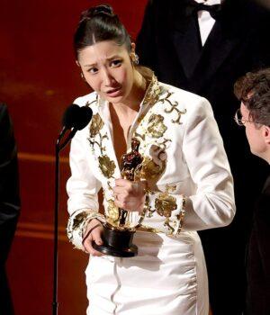 News Room : KPop Demon Hunters fan fury as best song winner is CUT OFF during Oscars speech: ‘disgraceful’ News Room KPop Demon Hunters fan fury as best