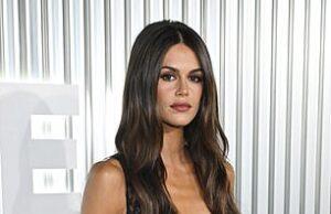 News Room : Kaia Gerber takes the plunge in VERY low-cut dress as she joins fellow nepo baby Paris Jackson at Vanity Fair’s Young Hollywood party News Room Kaia Gerber takes the plunge in VERY