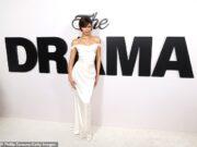 News Room Zendaya slips back into her 2015 Oscars