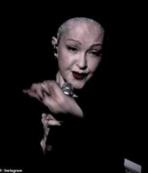 News Room Cyndi Lauper stops Las Vegas concert to