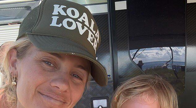 News Room Elyse Knowles slammed for posting photos of