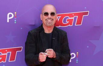 News Room : Howie Mandel now REGRETS apology to Kelly Ripa after awkward on-air exchange over his appearance News Room Howie Mandel now REGRETS apology to Kelly