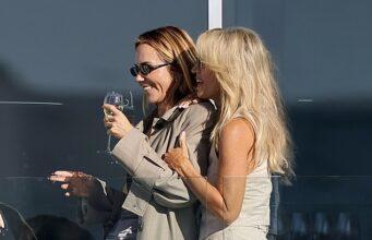 News Room Jackie Os ciggie summit New boyfriends buried