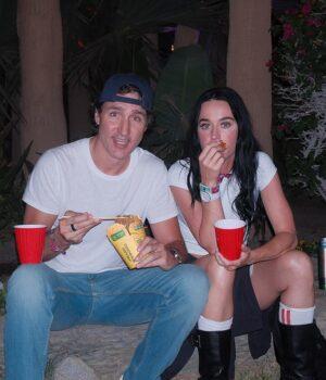 News Room : Katy Perry and Justin Trudeau dance to Justin Bieber, drink beer and enjoy late night noodles as the smitten singer shares her Coachella highlights News Room Katy Perry and Justin Trudeau dance to