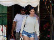 News Room Lana Del Rey and gator tour guide