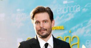 News Room : Late Euphoria stars Eric Dane and Angus Cloud are honored by series creator Sam Levinson at season three premiere