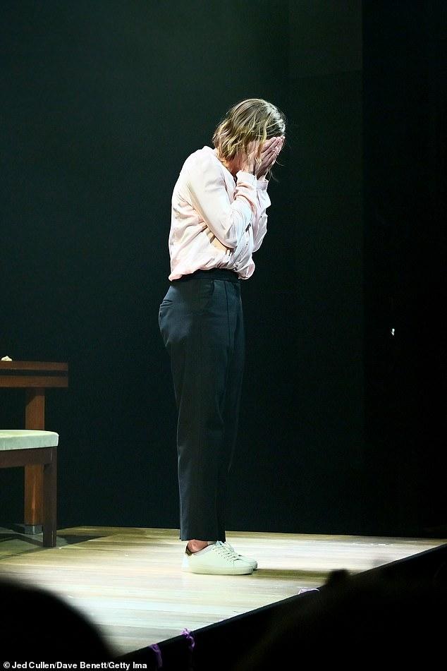 News Room : Rosamund Pike breaks down in tears during