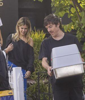 News Room : Tim Blackwell, 42, and girlfriend Lizzie Baxter, 28, are all smiles as they pack for an Easter getaway – after police slapped the Nova FM star with a restraining order to protect ex-wife News Room Tim Blackwell 42 and girlfriend Lizzie Baxter