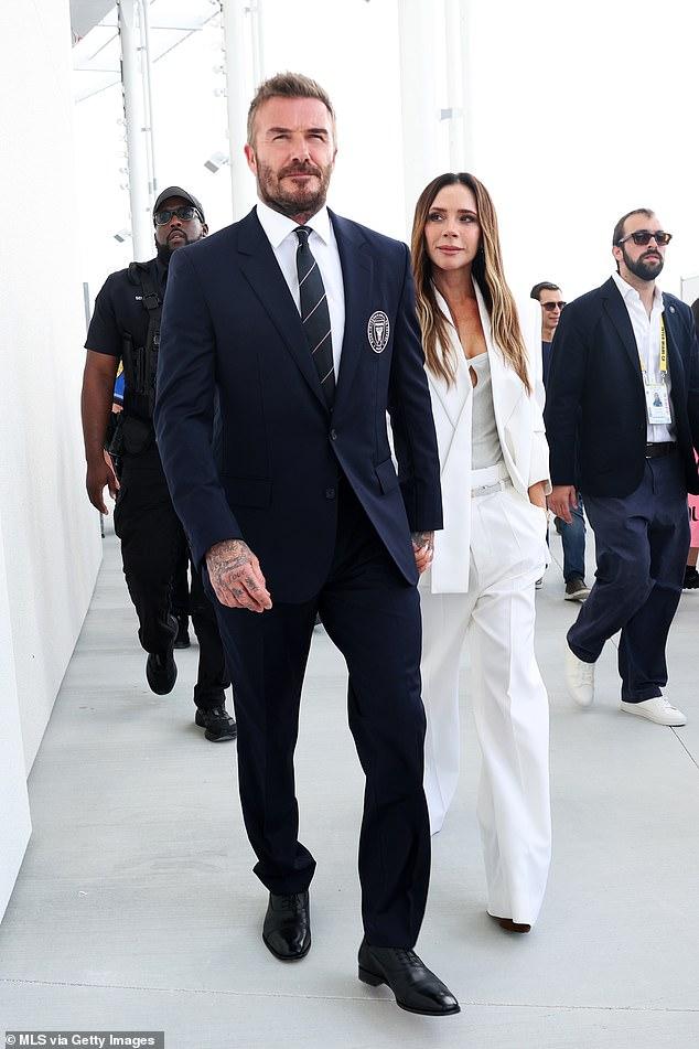 News Room : Victoria Beckham looks effortlessly chic in a