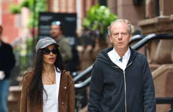 News Room Zoe Kravitz hides massive engagement ring on