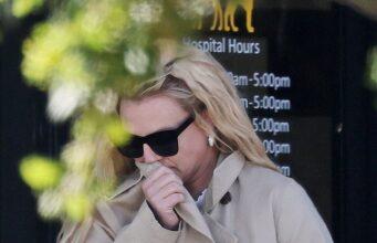 News Room : Britney Spears spotted with bruised legs as she breaks cover after wild night out at restaurant and liquor store News Room Britney Spears spotted with bruised legs as