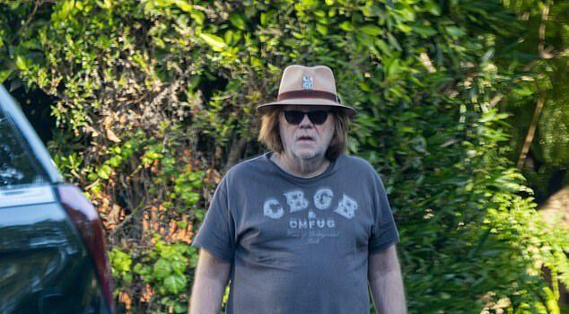News Room : CSI: Miami alum David Caruso who quit Hollywood 13 years ago steps out… see him at 70 News Room CSI Miami alum David Caruso who quit
