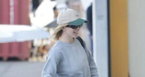 News Room : Hollywood star goes incognito as she touches down at Gold Coast Airport with millionaire boyfriend