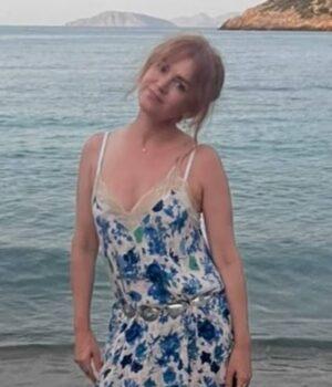 News Room : Isla Fisher shares racy holiday photo as she enjoys a family getaway to Greece News Room Isla Fisher shares racy holiday photo as