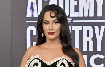 News Room : Kacey Musgraves is blasted for ‘objectively condescending response’ over lack of inclusive clothing News Room Kacey Musgraves is blasted for objectively condescending