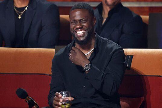 News Room : Kevin Hart DEFENDS Tony Hinchcliffe’s George Floyd roast joke after Chelsea Handler called comedian ‘racist’ News Room Kevin Hart DEFENDS Tony Hinchcliffes George Floyd