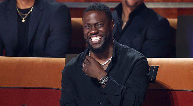 News Room : Kevin Hart DEFENDS Tony Hinchcliffe’s George Floyd roast joke after Chelsea Handler called comedian ‘racist’ News Room Kevin Hart DEFENDS Tony Hinchcliffes George Floyd