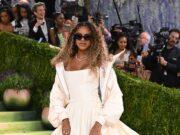 News Room Nepo baby Blue Ivy 14 makes her