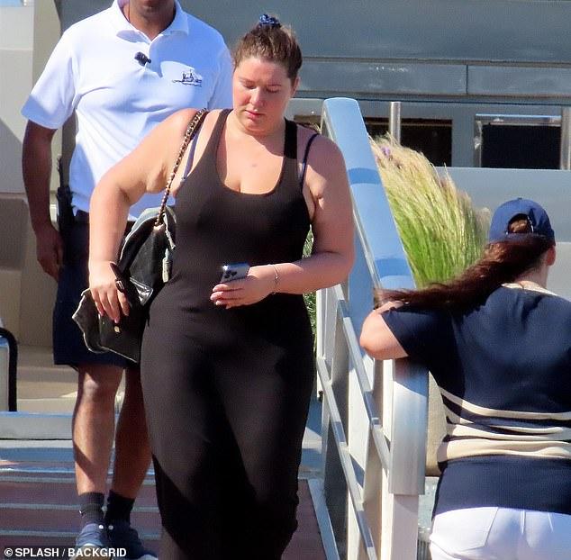 News Room : Newlywed heiress Francesca Packer goes make-up free