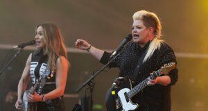 News Room : The Chicks’ Natalie Maines delivers foul-mouthed Trump rant 23 years after famously slamming George W. Bush