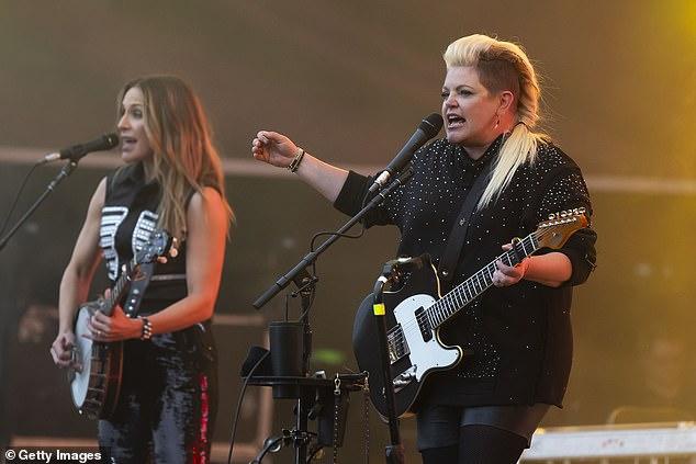 News Room : The Chicks' Natalie Maines delivers foul-mouthed Trump